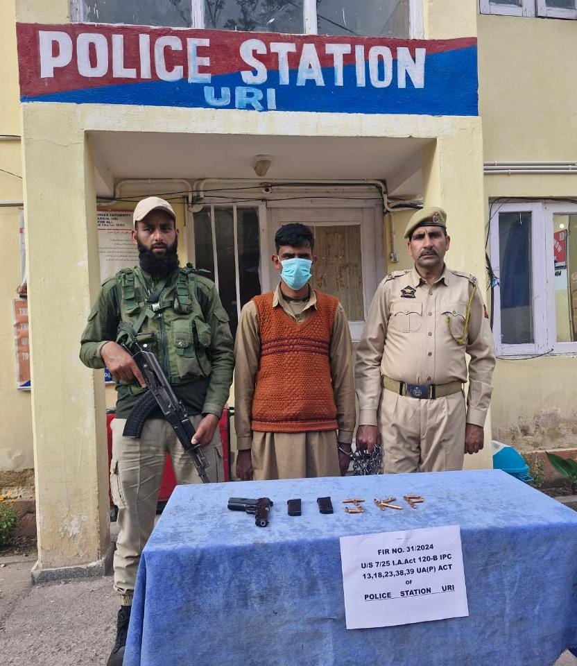'Police arrests terrorist associate of LeT outfit in Baramulla URI,  arms ammmunition recovered'